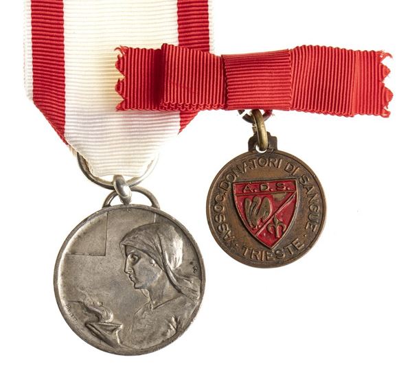 MEDAL OF MERIT OF THE RED CROSS AND BLOOD DONORS MEDAL OF TRIESTE...  (CROCE ROSSA - ITALIA, REGNO...)  - SILVER 32 MM, BRONZE 22 MM - Auction Militaria, Medals and Orders of Chivalry - Bertolami Fine Art - Casa d'Aste
