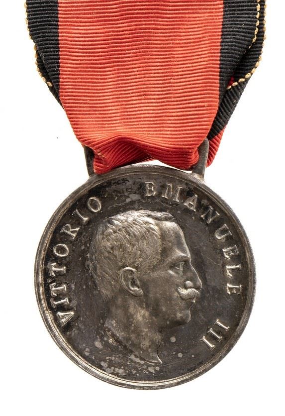 MEDAL OF MERIT OF THE MARSICA EARTHQUAKE...  (ORDINI E MEDAGLIE - ITALIA, REGNO...)  - SILVER, 35,5 MM  - Auction Militaria, Medals and Orders of Chivalry - Bertolami Fine Art - Casa d'Aste