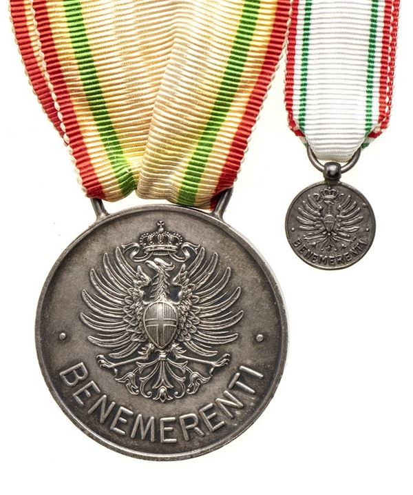 ITALIAN RED CROSS MEDAL OF MERIT WITH MINIATURE ...  (ORDINI E MEDAGLIE - ITALIA, REGNO...)  - SILVER, 33,8 MM, 13 MM - Auction Militaria, Medals and Orders of Chivalry - Bertolami Fine Art - Casa d'Aste