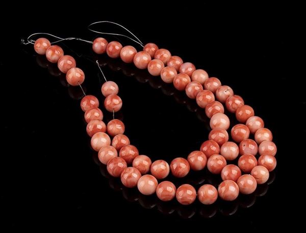 Filo di sfere di corallo rosa ...  - Auction CORALLI, PERLE E CAMMEI: GIOIELLI E OGGETTI D’ARTE DALLA LIQUIDAZIONE DELL’AZIENDA MONDIAL CORAL DI TORRE DEL GRECO - Bertolami Fine Art - Casa d'Aste