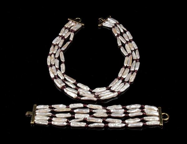 Collana e bracciale in perle Keshi e granati...  - Asta CORALLI, PERLE E CAMMEI: GIOIELLI E OGGETTI D’ARTE DALLA LIQUIDAZIONE DELL’AZIENDA MONDIAL CORAL DI TORRE DEL GRECO - Bertolami Fine Art - Casa d'Aste