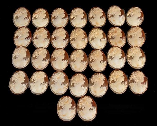 30 cammei incisi su conchiglia marina...