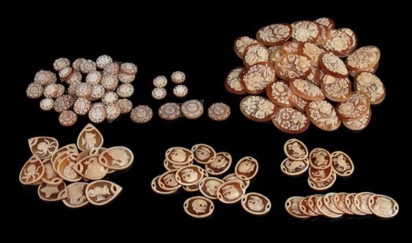 Cammei incisi su conchiglia marina...  - Asta CORALLI, PERLE E CAMMEI: GIOIELLI E OGGETTI D’ARTE DALLA LIQUIDAZIONE DELL’AZIENDA MONDIAL CORAL DI TORRE DEL GRECO - Bertolami Fine Art - Casa d'Aste