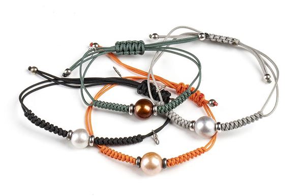 74 bracciali con perla di fiume ...  - Asta CORALLI, PERLE E CAMMEI: GIOIELLI E OGGETTI D’ARTE DALLA LIQUIDAZIONE DELL’AZIENDA MONDIAL CORAL DI TORRE DEL GRECO - Bertolami Fine Art - Casa d'Aste