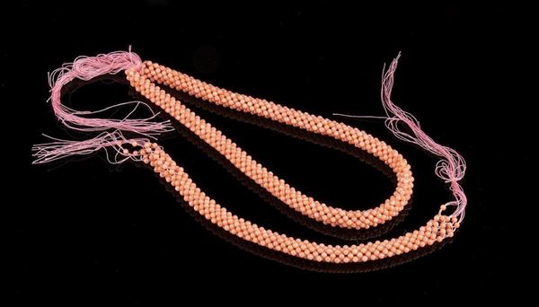 2 fili slegati di corallo rosa tessito...