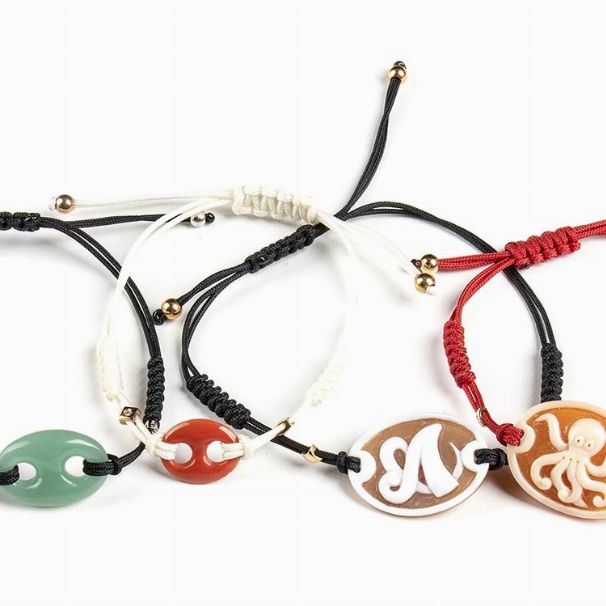 63 Bracciali con Corallo Cerasuolo, Pietre Dure e Cammeo su Conchiglia Marina...