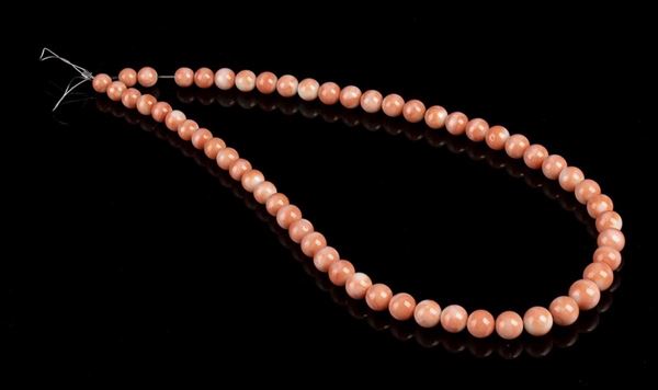 Filo slegato di sfere di corallo rosa...  - Auction CORALLI, PERLE E CAMMEI: GIOIELLI E OGGETTI D’ARTE DALLA LIQUIDAZIONE DELL’AZIENDA MONDIAL CORAL DI TORRE DEL GRECO - Bertolami Fine Art - Casa d'Aste