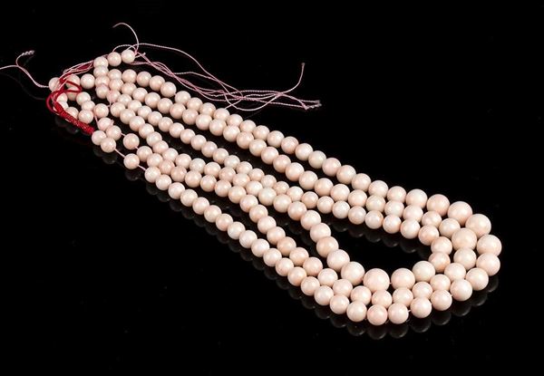 3 fili slegati di sfere di corallo rosa...  - Asta CORALLI, PERLE E CAMMEI: GIOIELLI E OGGETTI D’ARTE DALLA LIQUIDAZIONE DELL’AZIENDA MONDIAL CORAL DI TORRE DEL GRECO - Bertolami Fine Art - Casa d'Aste
