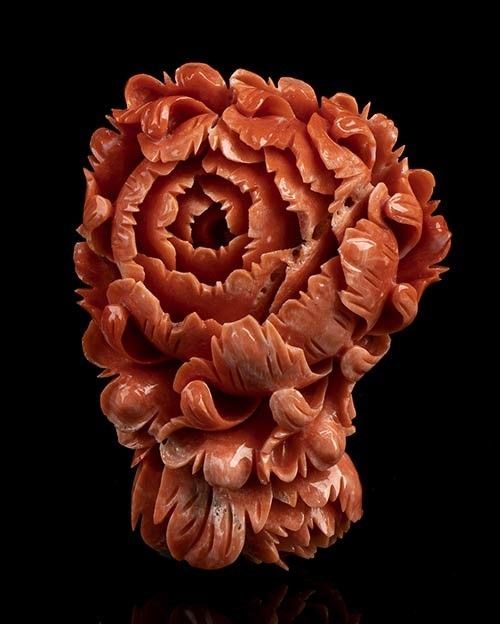 Scultura in corallo cerasuolo...  - Auction CORALLI, PERLE E CAMMEI: GIOIELLI E OGGETTI D’ARTE DALLA LIQUIDAZIONE DELL’AZIENDA MONDIAL CORAL DI TORRE DEL GRECO - Bertolami Fine Art - Casa d'Aste