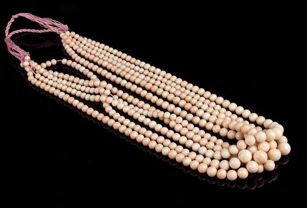 5 fili slegati di sfere di corallo rosa...  - Asta CORALLI, PERLE E CAMMEI: GIOIELLI E OGGETTI D’ARTE DALLA LIQUIDAZIONE DELL’AZIENDA MONDIAL CORAL DI TORRE DEL GRECO - Bertolami Fine Art - Casa d'Aste