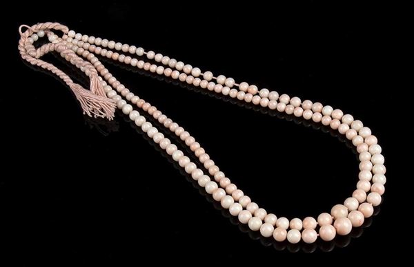 2 fili slegati di sfere di corallo rosa...