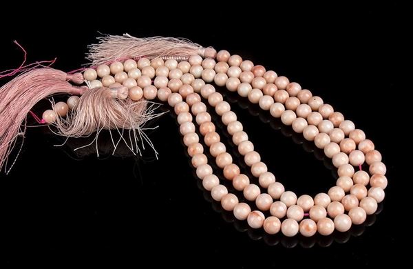 3 fili slegati di sfere di corallo rosa...  - Asta CORALLI, PERLE E CAMMEI: GIOIELLI E OGGETTI D’ARTE DALLA LIQUIDAZIONE DELL’AZIENDA MONDIAL CORAL DI TORRE DEL GRECO - Bertolami Fine Art - Casa d'Aste
