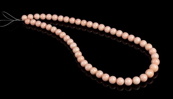 1 filo slegato di sfere di corallo rosa...