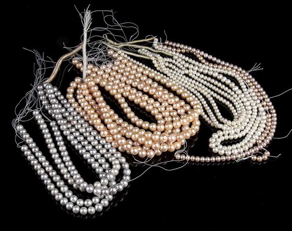 17 fili slegati di perle d'acqua dolce...  - Auction CORALLI, PERLE E CAMMEI: GIOIELLI E OGGETTI D’ARTE DALLA LIQUIDAZIONE DELL’AZIENDA MONDIAL CORAL DI TORRE DEL GRECO - Bertolami Fine Art - Casa d'Aste