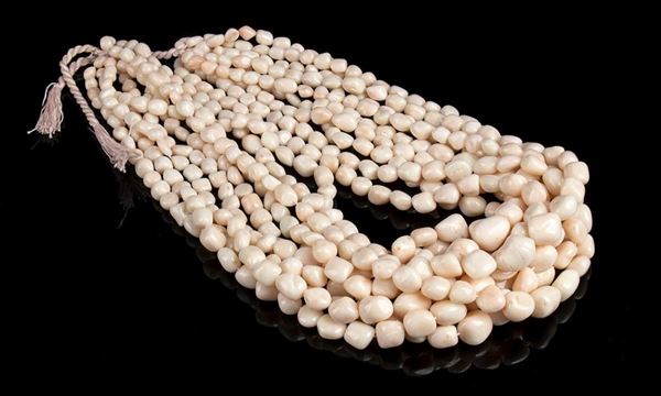 9 fili di pepite di corallo rosa in gradazione...