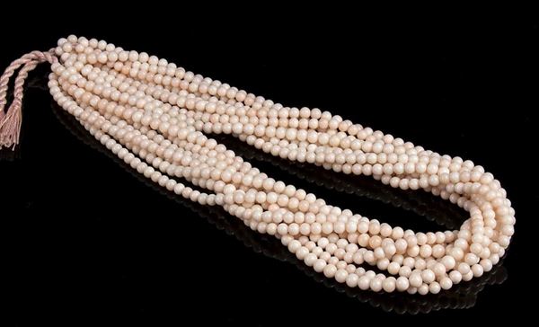 9 fili slegati di sfere di corallo rosa...  - Asta CORALLI, PERLE E CAMMEI: GIOIELLI E OGGETTI D’ARTE DALLA LIQUIDAZIONE DELL’AZIENDA MONDIAL CORAL DI TORRE DEL GRECO - Bertolami Fine Art - Casa d'Aste
