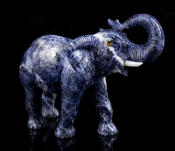Scultura in lapislazuli...  - Auction CORALLI, PERLE E CAMMEI: GIOIELLI E OGGETTI D’ARTE DALLA LIQUIDAZIONE DELL’AZIENDA MONDIAL CORAL DI TORRE DEL GRECO - Bertolami Fine Art - Casa d'Aste