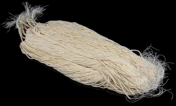 284 fili slegati di perle biwa...  - Asta CORALLI, PERLE E CAMMEI: GIOIELLI E OGGETTI D’ARTE DALLA LIQUIDAZIONE DELL’AZIENDA MONDIAL CORAL DI TORRE DEL GRECO - Bertolami Fine Art - Casa d'Aste