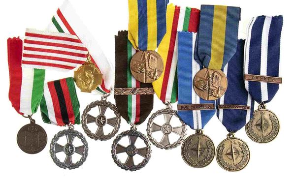 LOT OF 11 MEDALS...  (ORDINI E MEDAGLIE - ITALIA, REPUBBLICA...)  - DIFFERENT METALS AND SIZES - Auction Militaria, Medals and Orders of Chivalry - Bertolami Fine Art - Casa d'Aste