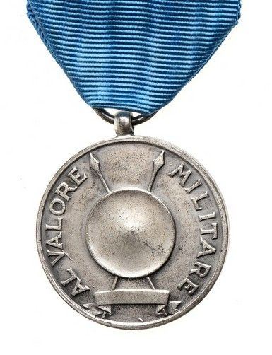 MEDAGLIA D’ARGENTO AL VALOR MILITARE AFIS...  - Asta La collezione Clodomiro Tavani di medaglie, onorificenze e ordini cavallereschi - Bertolami Fine Art - Casa d'Aste