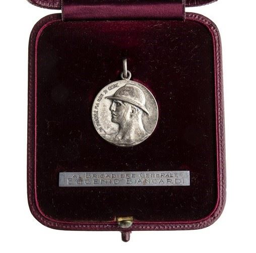 MEDAGLIA AL FANTE EROICO D’ITALIA...  - Asta La collezione Clodomiro Tavani di medaglie, onorificenze e ordini cavallereschi - Bertolami Fine Art - Casa d'Aste