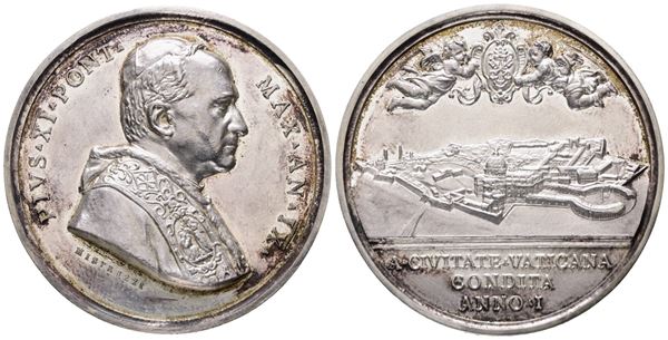 VATICANO. Pio XI (1922-1939). Medaglia 1930 annuale A.IX "Primo anniversario della Città del Vaticano". Bart.E930; Ag; 38,63gr; 44mm
