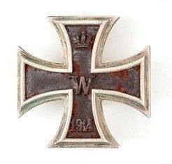 Germania, Impero
Croce di ferro di prima classe...  - Asta Fashion & Luxury, Memorabilia e Militaria - Bertolami Fine Art - Casa d'Aste