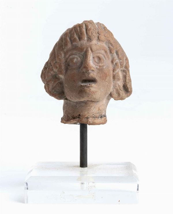 TESTA DI BAMBOLA
Età costantiniana, ca. IV secolo d.C.
altezza testa cm 4; alte...