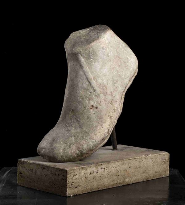 PIEDE MONUMENTALE
ca. I secolo a.C. - II secolo d.C.
altezza totale cm 50; base...