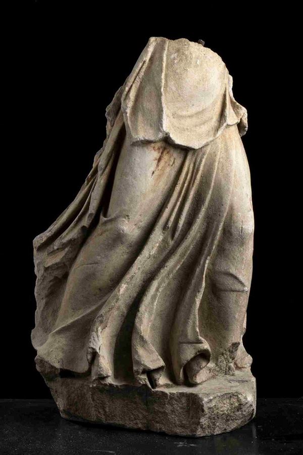ALTORILIEVO CON DEA MARCIANTE
I secolo a.C. - II secolo d.C.
altezza cm 60; bas...