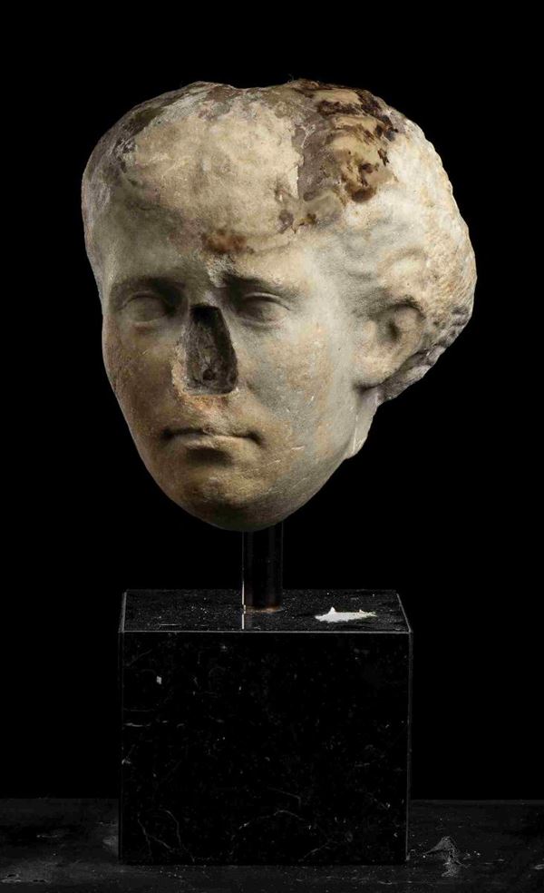 RILIEVO CON VOLTO FEMMINILE
I secolo a.C. - I secolo d.C.
altezza scultura cm 2...