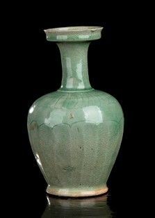 VASO A BOTTIGLIA IN CERAMICA CON INVETRIATURA CÉLADON E DECORO INCISO
Corea, pe...  - Asta Arte Asiatica, Africana e Precolombiana - Bertolami Fine Art - Casa d'Aste