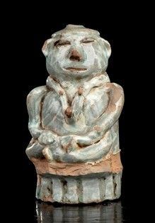 FIGURA ANTROPOMORFA IN PORCELLANA INVETRIATA : Corea, periodo Joseon, XVI-XVII secolo

La figura seduta a gambe incrociate su ...  - Auction Arte Asiatica, Africana e Precolombiana - Bertolami Fine Art - Casa d'Aste