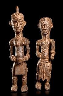 COPPIA DI FIGURE IN LEGNO
Costa d'Avorio, Baule...  - Auction Arte Asiatica, Africana e Precolombiana - Bertolami Fine Art - Casa d'Aste