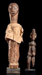 DUE FIGURE IN LEGNO E TESSUTO
Africa...  - Auction Arte Asiatica, Africana e Precolombiana - Bertolami Fine Art - Casa d'Aste