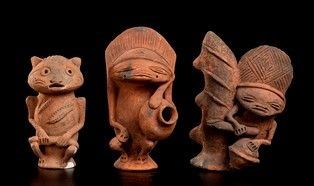 TRE FIGURE IN TERRACOTTA
Africa...  - Asta Arte Asiatica, Africana e Precolombiana - Bertolami Fine Art - Casa d'Aste