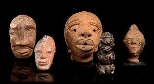 CINQUE OGGETTI IN PIETRA E TERRACOTTA
Africa...  - Asta Arte Asiatica, Africana e Precolombiana - Bertolami Fine Art - Casa d'Aste