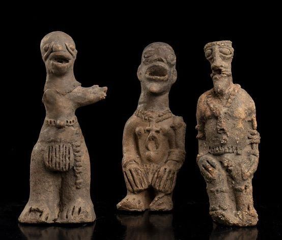 TRE FIGURE IN TERRACOTTA
Africa...  - Asta Arte Asiatica, Africana e Precolombiana - Bertolami Fine Art - Casa d'Aste