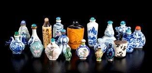 VENTI SNUFF BOTTLES IN MATERIALI DIVERSI
Cina, XX secolo...