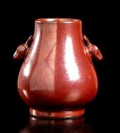 VASO IN PORCELLANA CON INVETRIATURA ROSSA A LUSTRO, HU
Cina, inizio del XX seco...  - Asta Arte Asiatica, Africana e Precolombiana - Bertolami Fine Art - Casa d'Aste