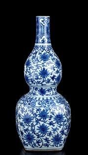 GRANDE VASO A DOPPIA ZUCCA IN PORCELLANA 'BIANCO E BLU'
Cina, XX secolo...  - Auction Arte Asiatica, Africana e Precolombiana - Bertolami Fine Art - Casa d'Aste