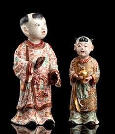 DUE SCULTURE CON BAMBINI IN CERAMICA &#8216;SATSUMA&#8217; CON DECORO A SMALTI POLICROMI E ORO : Giappone, periodo Meiji

18 x 7,5 x 7,5 cm la più alta

Provenienza: collezione...  - Asta Arte Asiatica e Tribale - Bertolami Fine Art - Casa d'Aste