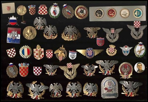 Lotto di 100 distintivi metallici delle guerre Yugoslave...