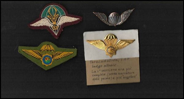 Lotto di 4 distintivi da paracadutista...