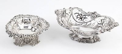 Due Cestini Vittoriani Inglesi in Argento - Londra 1896, Maestri Argentieri Thomas Alfred Slater,...