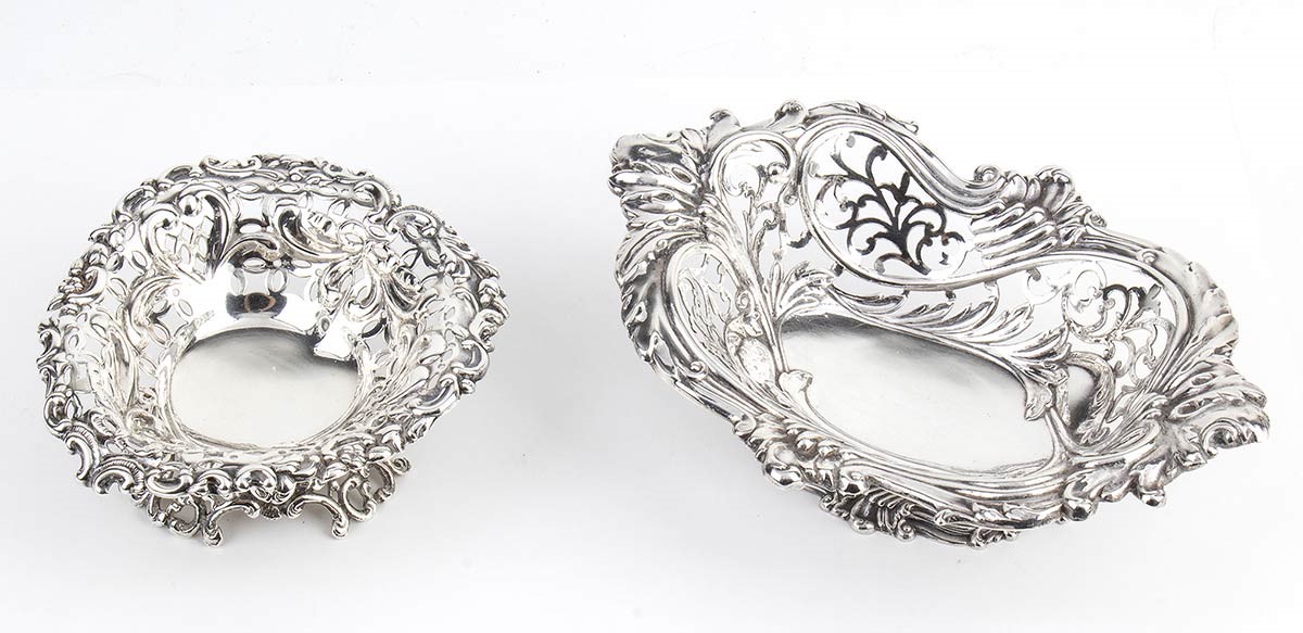 Due Cestini Vittoriani Inglesi in Argento - Londra 1896, Maestri Argentieri Thomas Alfred Slater,...