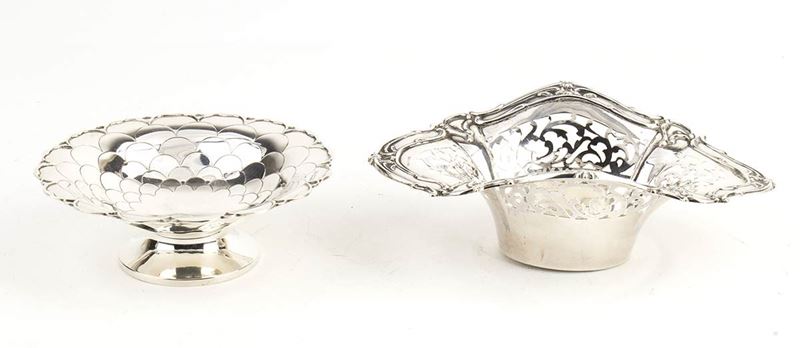 Mappin & Webb; G. M. Milicham & Co., Coppia di cestini in argento (ovale traforato e rotondo a sq...