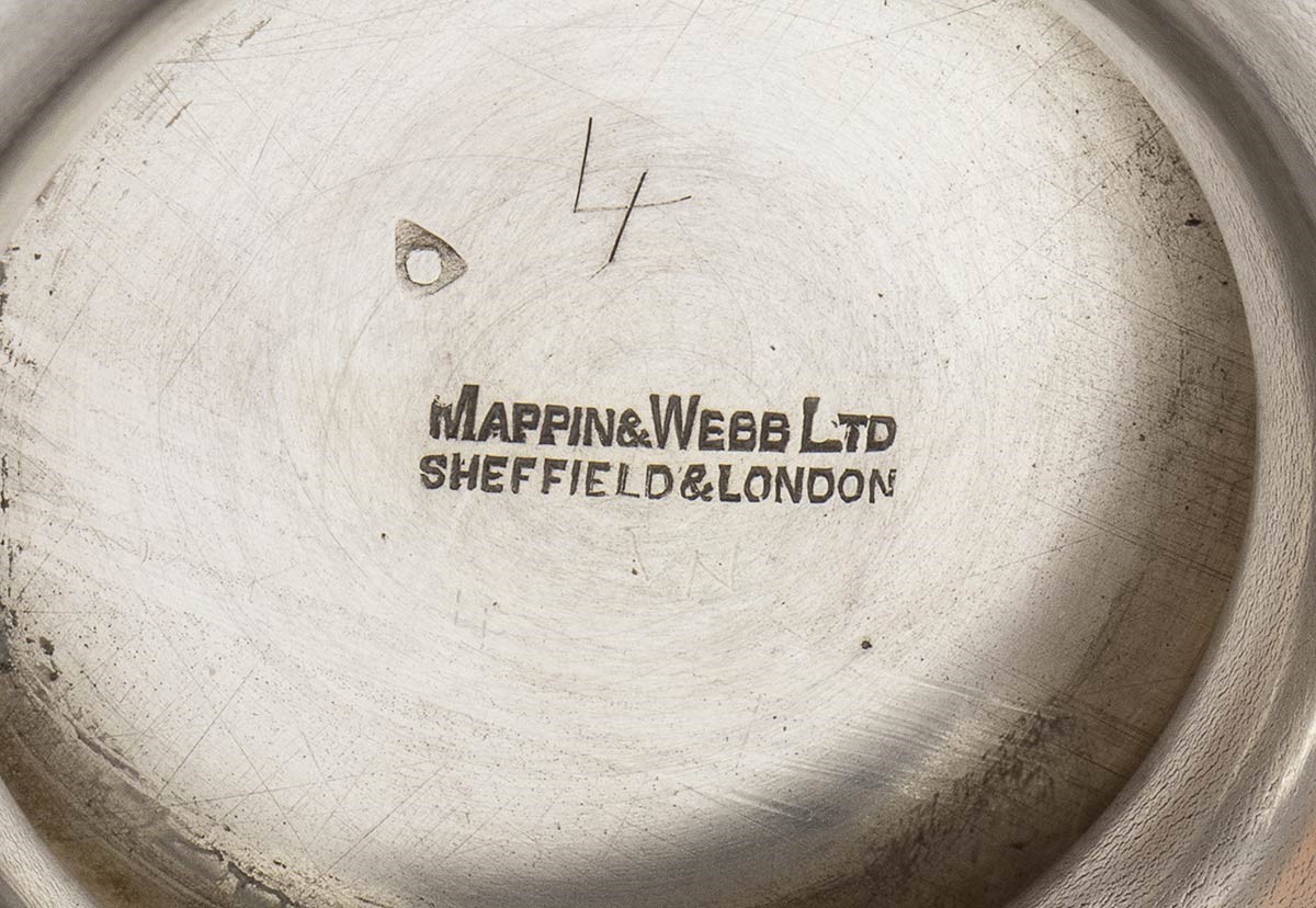 Mappin & Webb; G. M. Milicham & Co., Coppia di cestini in argento (ovale traforato e rotondo a sq...