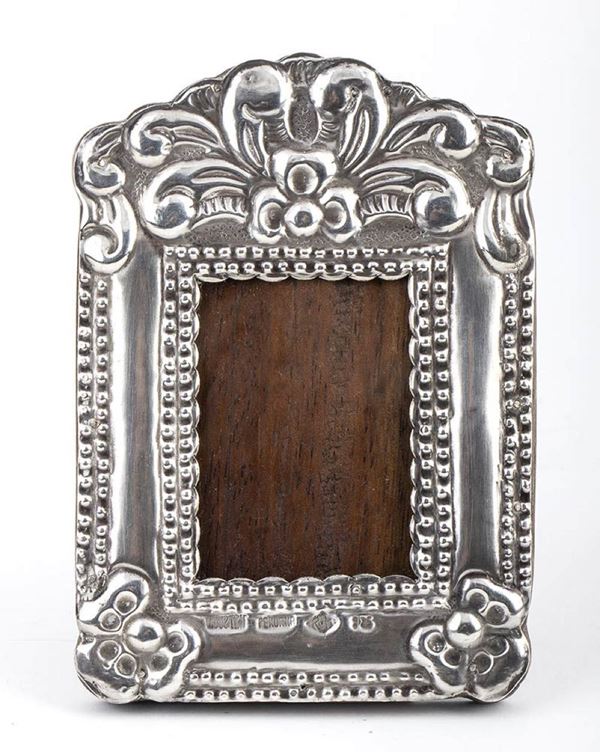 Peruvian sterling silver photo frame - Lima early 20th century, mark of INDUSTRIA PERUANA