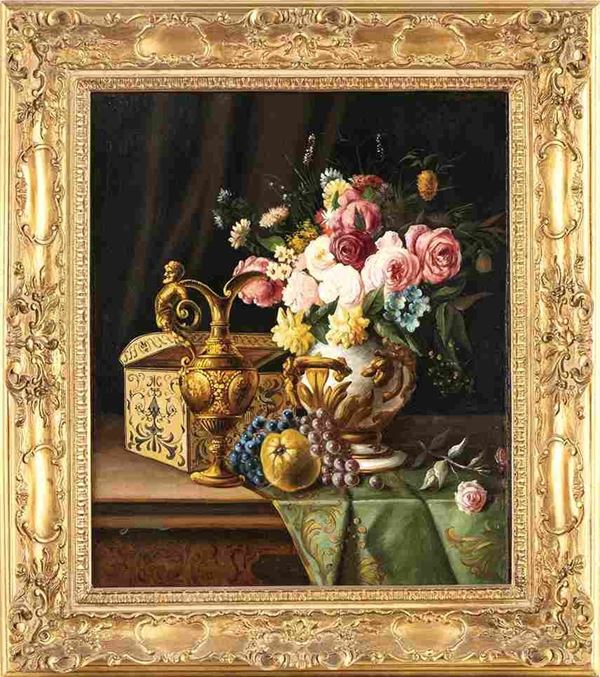 AUGUST SCHOLZ (Imielin, 1857 - Berlino, 1923) - Natura morta con vaso di fiori, brocca dorata e cofanetto...